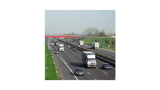Immagine: Aea: ridurre i limiti di velocità in autostrada fa risparmiare carburante (ma non basta)