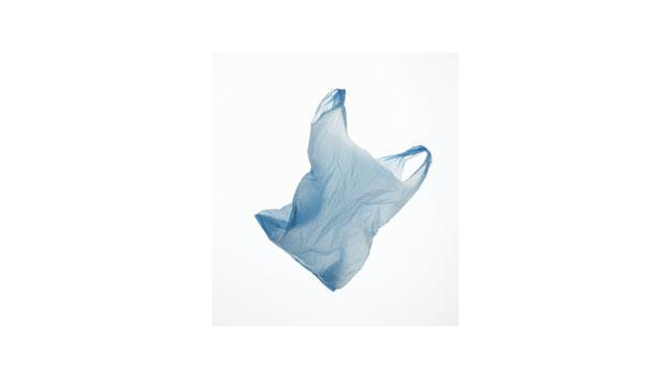 Immagine: Sacchetti di plastica: la percezione dei milanesi è di usarne meno
