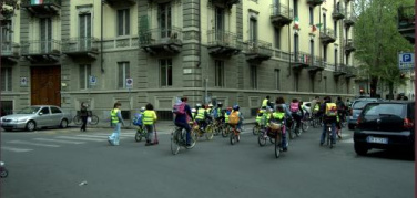Gli allievi della scuola Fontana vanno a scuola pedalando | Foto gallery