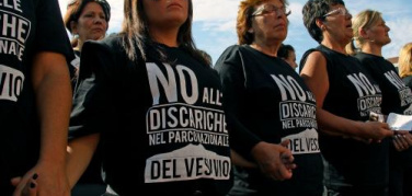 Napoli: donne contro i rifiuti