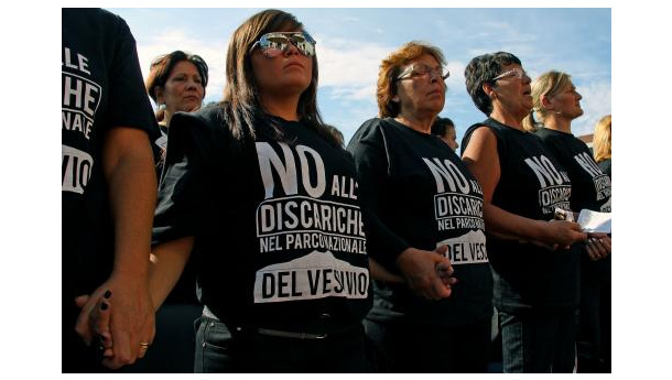 Immagine: Napoli: donne contro i rifiuti