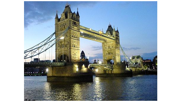 Immagine: Londra, illuminazione a Led per il Tower Bridge