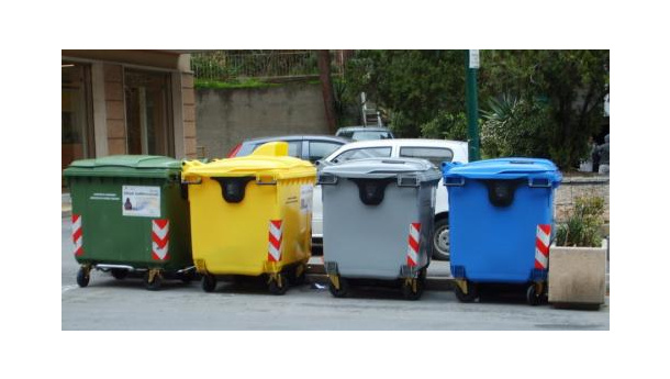 Immagine: Raccolta differenziata, Lombardia al 50%