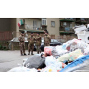 Immagine: Napoli. Rifiuti: esercito al lavoro. Asia: «Il problema non è la raccolta ma il conferimento»
