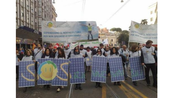 Immagine: Fotovoltaico, Sos rinnovabili avvia l'azione di risarcimento collettiva. Ecco il mandato da sottoscrivere