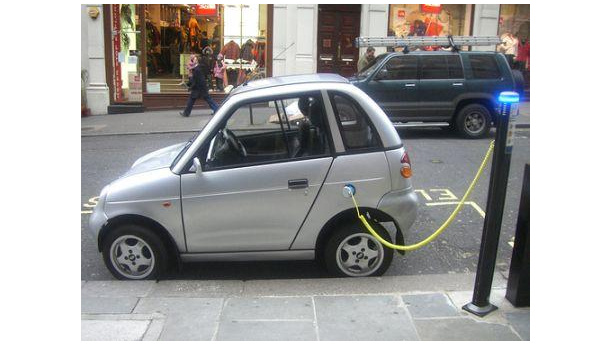 Immagine: Roma ultima della classe in Europa per mobilità elettrica e riduzione Co2