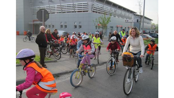 Immagine: Ivrea pioniera in Canavese col Bicibus