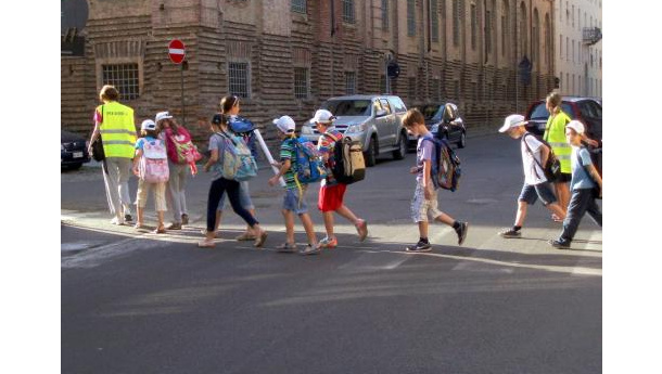 Immagine: Palermo, a scuola a piedi per una settimana