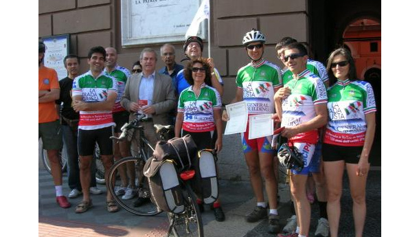 Immagine: In bici fino a Torino per i 150 anni di Unità d'Italia. Prima tappa (122 km) Bari-Foggia