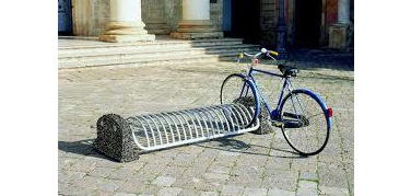 L'ordinanza di Brescia contro il parcheggio selvaggio delle bici