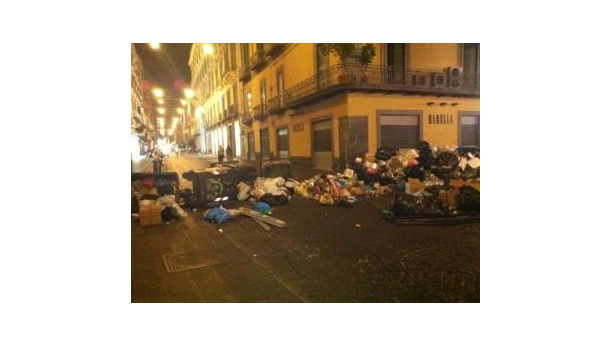 Immagine: Rifiuti, accordo raggiunto tra Comune e Regione per liberare le strade di Napoli