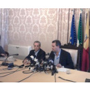 Immagine: De Magistris: raccolta 24 ore su 24 con camion scortati e due siti temporanei di stoccaggio in città. Sodano incontra i comitati | VIDEO