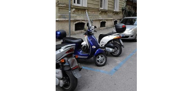 Roma: le moto potranno parcheggiare gratis nelle strisce blu? Rassegna stampa