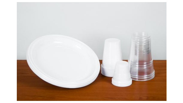 Immagine: Corepla, la proposta di allargare la raccolta differenziata a piatti e bicchieri di plastica monouso