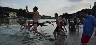 Torino: il Po riconquistato dai tuffatori del Big Jump 2011 | Video e Foto