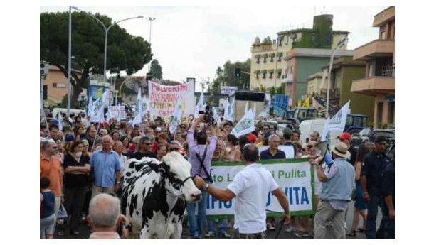 Immagine: Rifiuti, a Fiumicino continuano le proteste