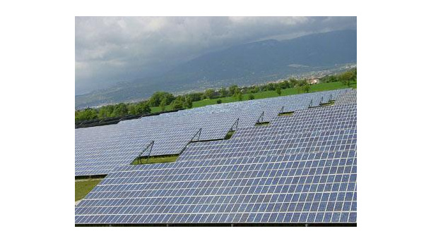 Immagine: Grandi impianti fotovoltaici ammessi agli incentivi, sbagliata la lista del Gse