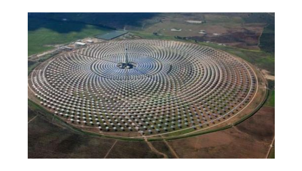 Immagine: Solare a concentrazione, la centrale che produce energia di notte è già realtà