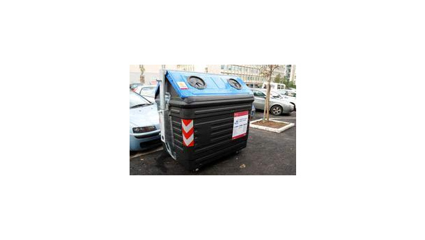 Immagine: Codacons annuncia esposto contro Ama: «I cassonetti della plastica non vengono svuotati regolarmente»