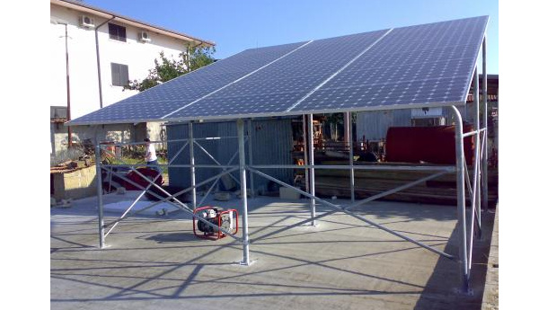 Immagine: A Frosinone si risparmia con i gazebi fotovoltaici