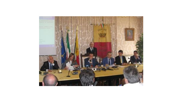 Immagine: Napoli, nuovo piano per la differenziata porta a porta: 500mila cittadini serviti entro i primi mesi del 2012