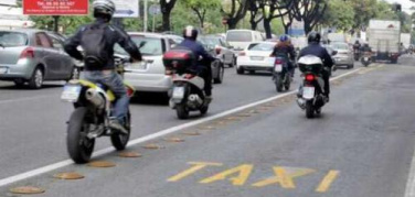 Preferenziali aperte alle moto, conclusa la sperimentazione. Legambiente: «Un fallimento»