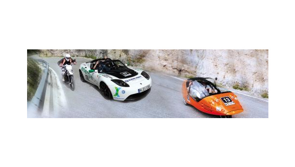 Immagine: Bandiera a scacchi per E-miglia, l'eco-rally per i veicoli elettrici