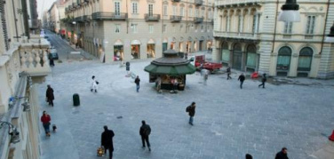 Restyling quasi ultimato per via Carlo Alberto: e ora la facciamo pedonale?