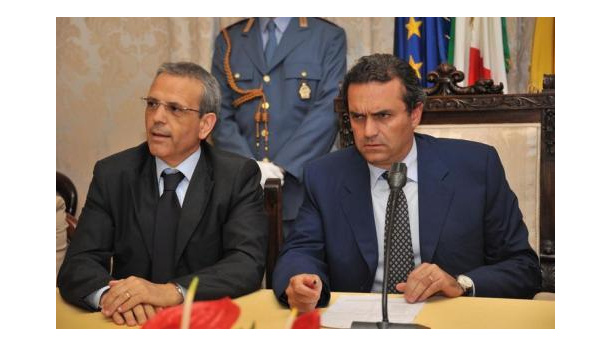 Immagine: Estensione porta a porta. De Magistris: «Il piano per la raccolta differenziata non slitta affatto»