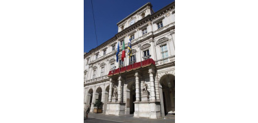 Manovra, raffica di aumenti dalla sosta al ticket del bus