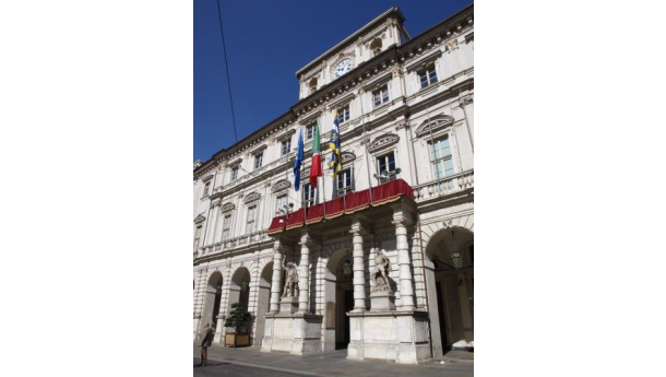 Immagine: Manovra, raffica di aumenti dalla sosta al ticket del bus