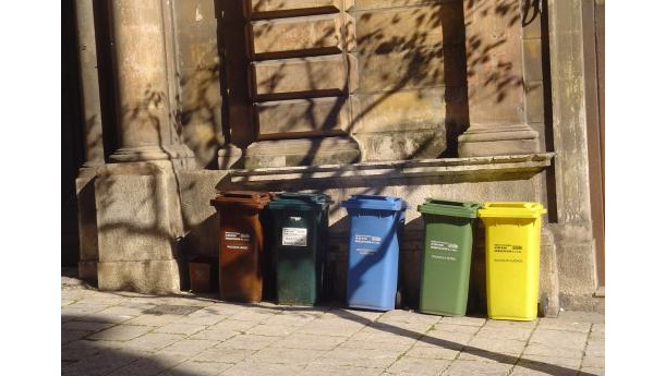 Immagine: Differenziata porta a porta, il Comune promette: «Tra 10 giorni si parte a Scampia»