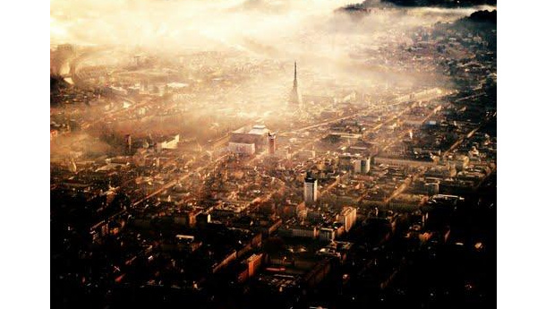 Immagine: Torino, fine settembre: lo smog c'è ma non si vede