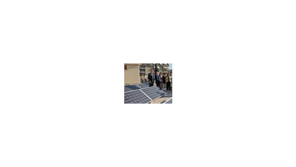 Immagine: Zingaretti inaugura il tetto fotovoltaico alle scuole superiori Piaget