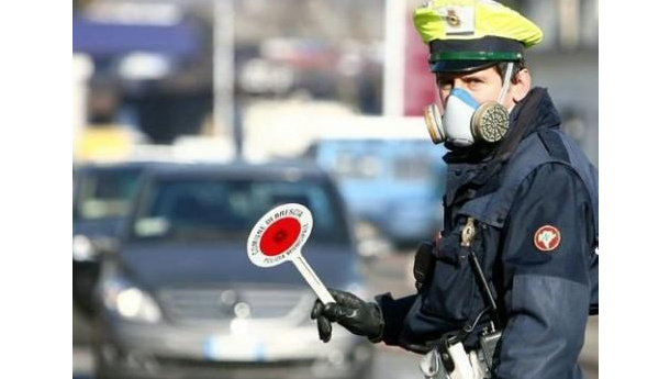 Immagine: Nozze gay, non c'è la legge ma c'è il pass