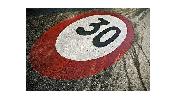 Immagine: Ai trenta all’ora nei controviali dei grandi corsi