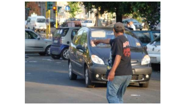 Immagine: Parcheggio abusivo: cosa dice l'ordinanza del Comune di Napoli