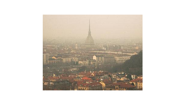 Immagine: Torino: Smog, 20 sforamenti consecutivi, e i provvedimenti non ci sono