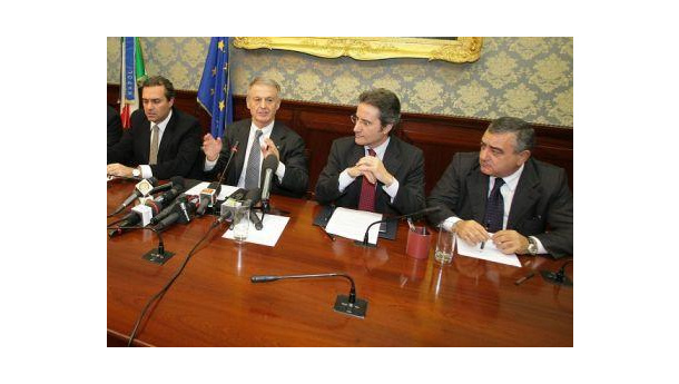 Immagine: Rifiuti a Napoli: 