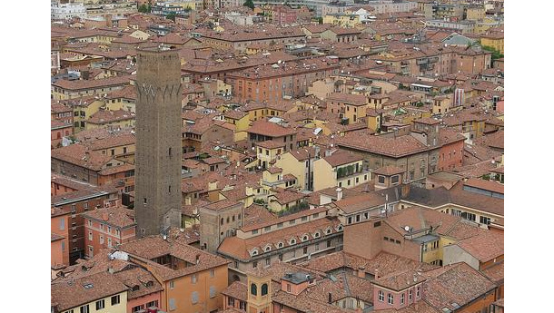 Immagine: Bologna è la città più vivibile d'Italia ma non la più felice. Parola del Sole 24 Ore