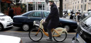 Dopo il vento lo smog risale, ma a Milano durante lo stop alle auto il PM10 è più basso che nelle altre città