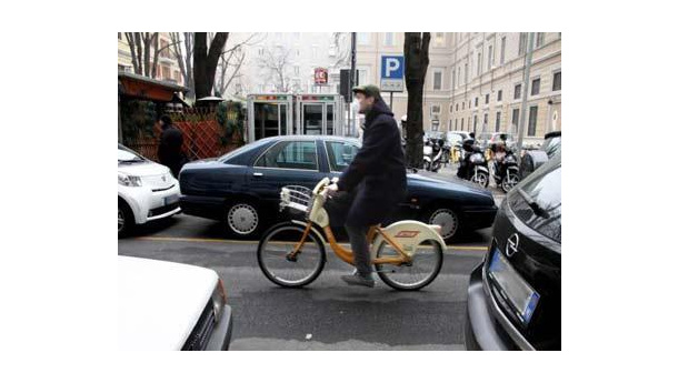 Immagine: Dopo il vento lo smog risale, ma a Milano durante lo stop alle auto il PM10 è più basso che nelle altre città