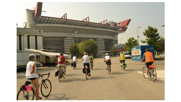 Immagine: Ciclomilano: in città il 65% delle piste ciclabili non è a norma