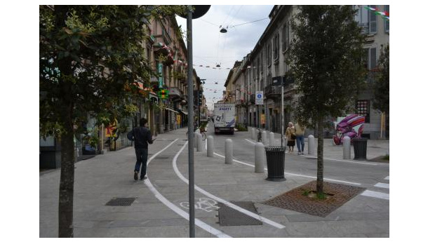 Immagine: Smog milanese: i Diesel Euro 0-1-2 tornano a circolare di notte e nei festivi. I negozi possono riaprire le porte