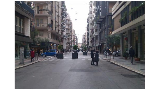 Immagine: Bari, via Argiro: arriva il porta a porta per i cartoni e per l’indifferenziata