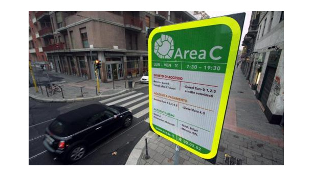 Immagine: Area C: Pisapia scrive ai milanesi e gli assessori si preparano ad incontrare i cittadini