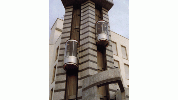 Immagine: Meglio le scale, meno ascensore, scale a piedi: una possibile campagna  di  risparmio energetico