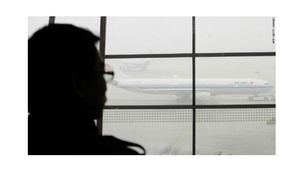 Immagine: Pechino, la nube di smog ferma i voli ma per le autorità locali “The air is good”
