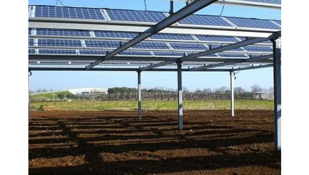 Immagine: Fotovoltaico, Clini: sfruttare le zone industriali, non i terreni agricoli