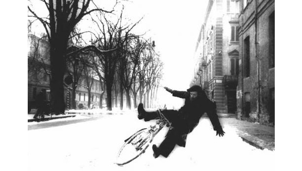 Immagine: Fabio Zanchetta (Bike Pride): “In bici sul ghiaccio si cade anche in Danimarca: solo che lì per prima cosa puliscono le piste ciclabili”